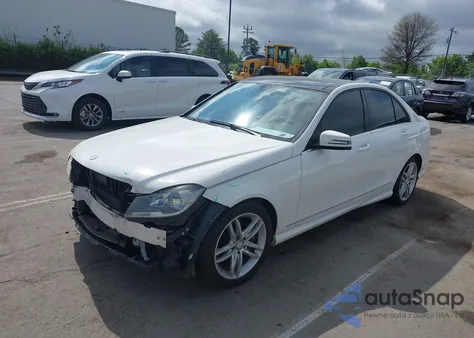 2014 Mercedes-Benz C 300 Luxury 4Matic/Sport 4Matic из США, поврежденный, VIN WDDGF8AB0EA941628